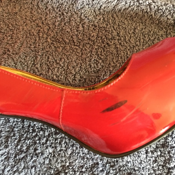 Guess Dark Red Patent Peep Toe Pumps Size 6.5 - Picture 7 of 8